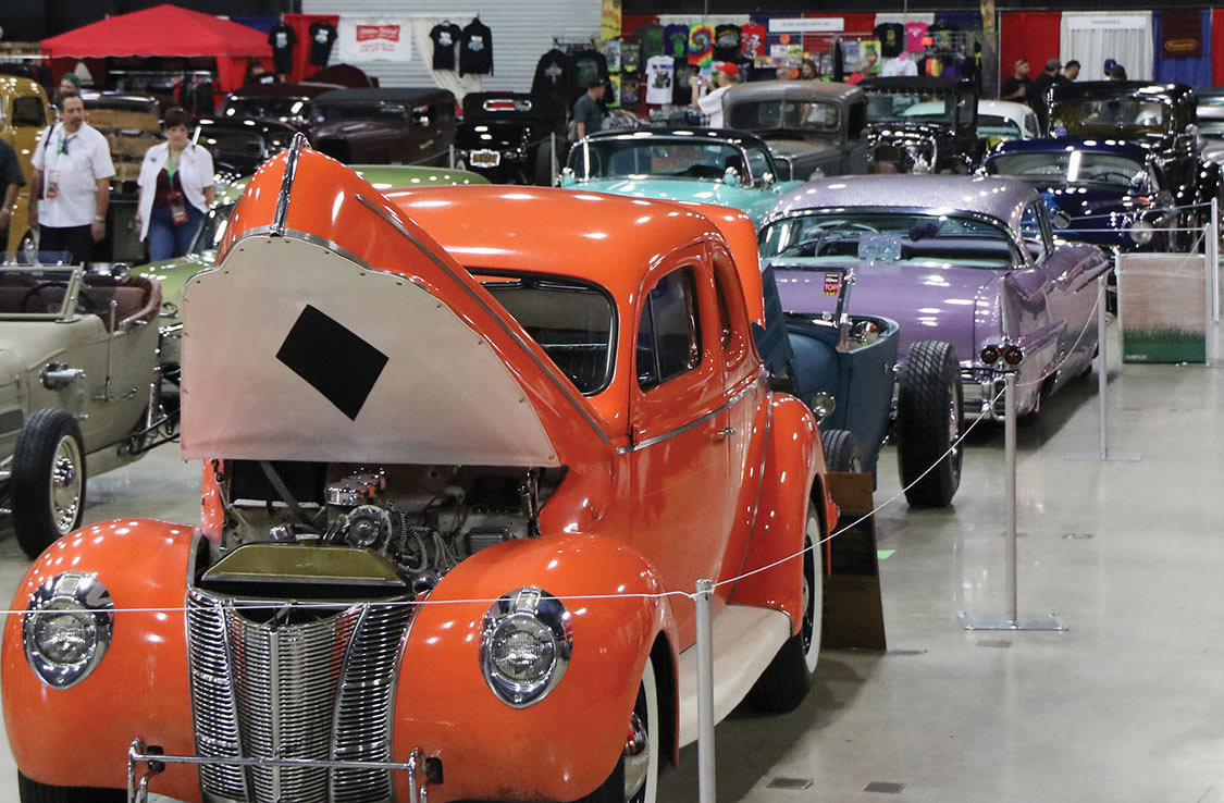 Traditional hot rod exhibits in the Suede Palace
