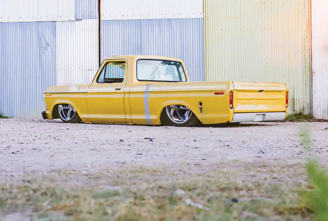 A 1975 Ford F-100